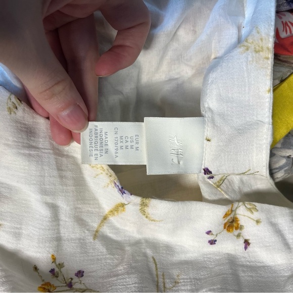 H&M Floral Cotton Midi Dress Medium Cream Wildflower Meadow Wrap Tiered Boho - Picture 3 of 9